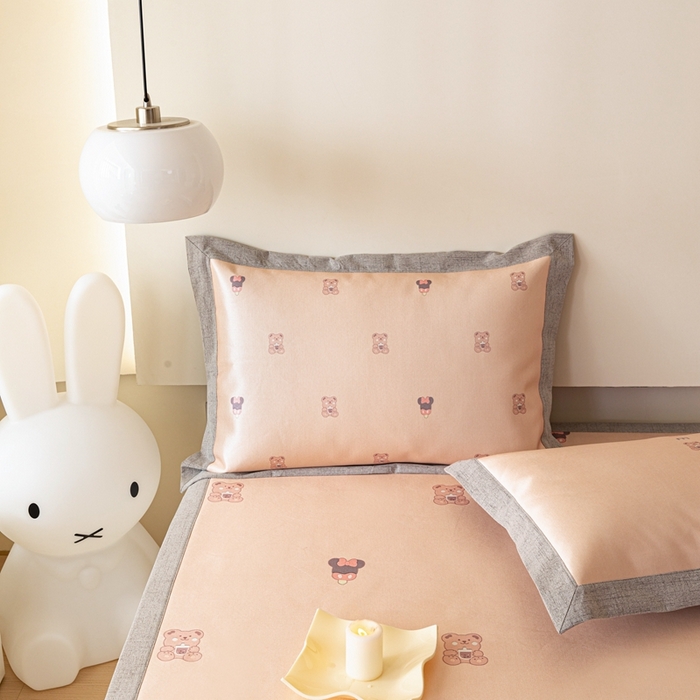 91家纺网 家纺一手货源 找家纺 本希家居 2023新款小清新卡通款冰丝席-床席款 茶杯熊