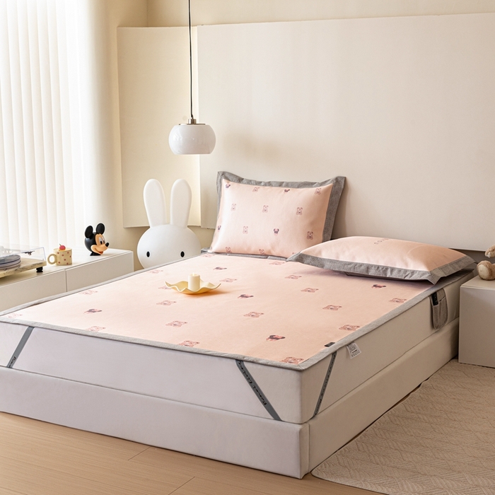 91家纺网 家纺一手货源 找家纺 本希家居 2023新款小清新卡通款冰丝席-床席款 茶杯熊