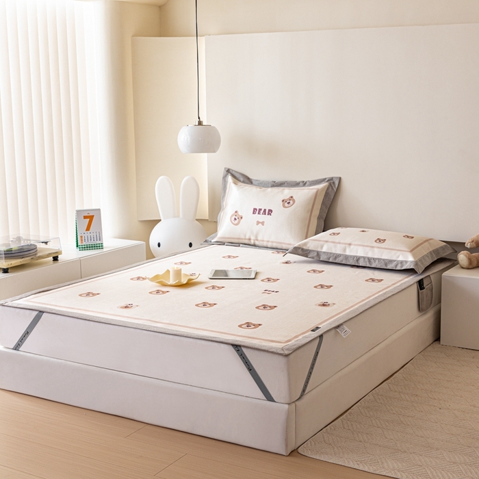 91家纺网 家纺一手货源 找家纺 本希家居 2023新款小清新卡通款冰丝席-床席款 可爱熊