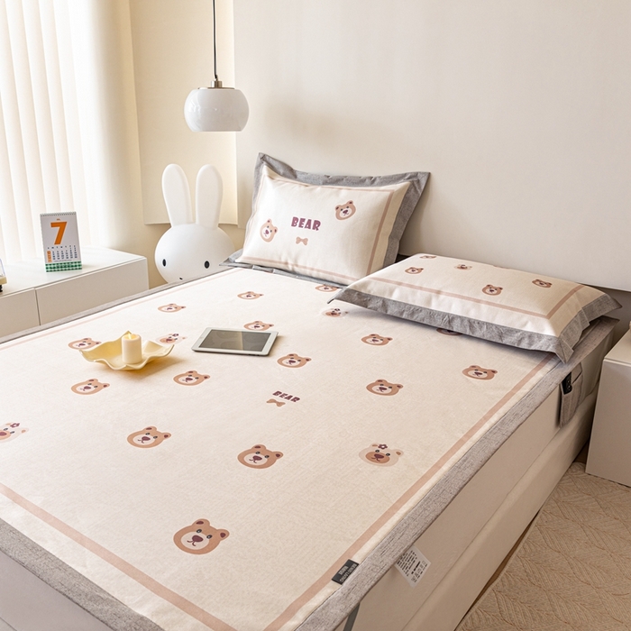 91家纺网 家纺一手货源 找家纺 本希家居 2023新款小清新卡通款冰丝席-床席款 可爱熊