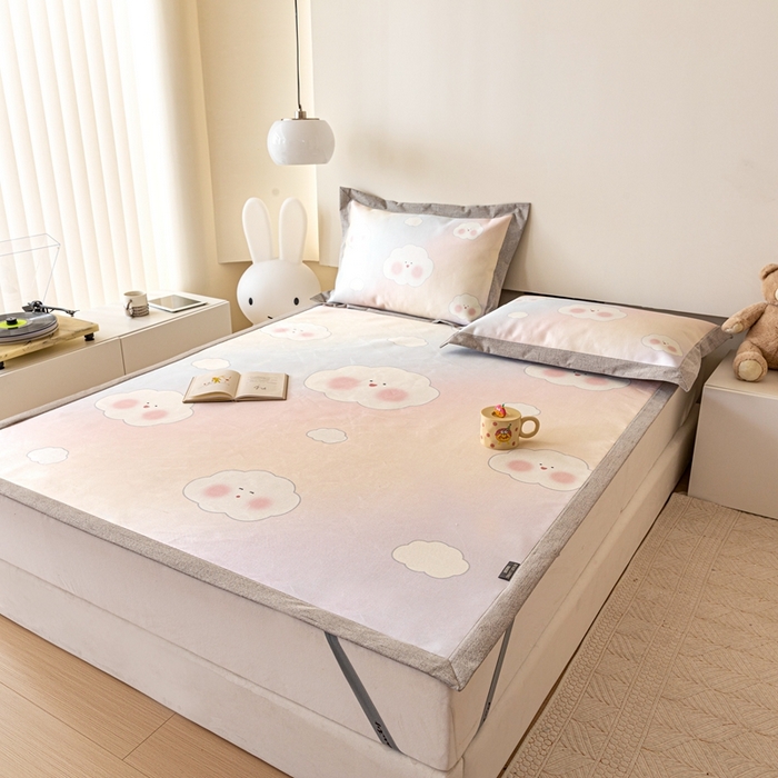 91家纺网 家纺一手货源 找家纺 本希家居 2023新款小清新卡通款冰丝席-床席款 可爱云朵