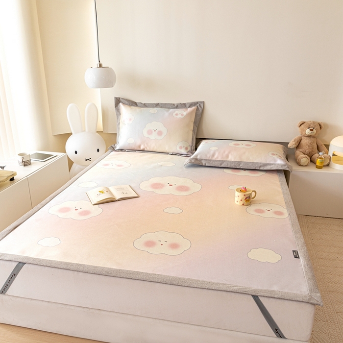 91家纺网 家纺一手货源 找家纺 本希家居 2023新款小清新卡通款冰丝席-床席款 可爱云朵