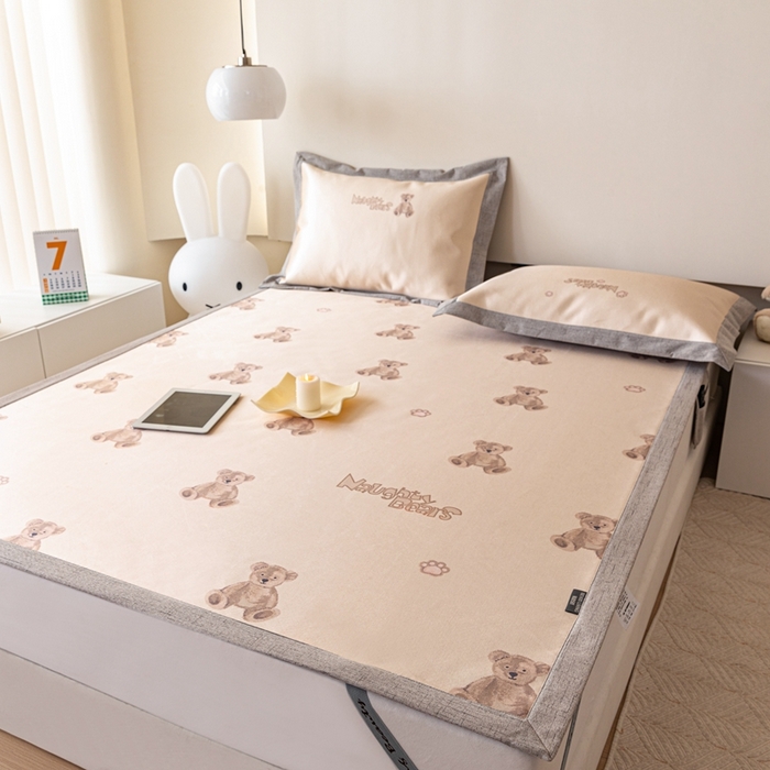 91家纺网 家纺一手货源 找家纺 本希家居 2023新款小清新卡通款冰丝席-床席款 泰迪熊