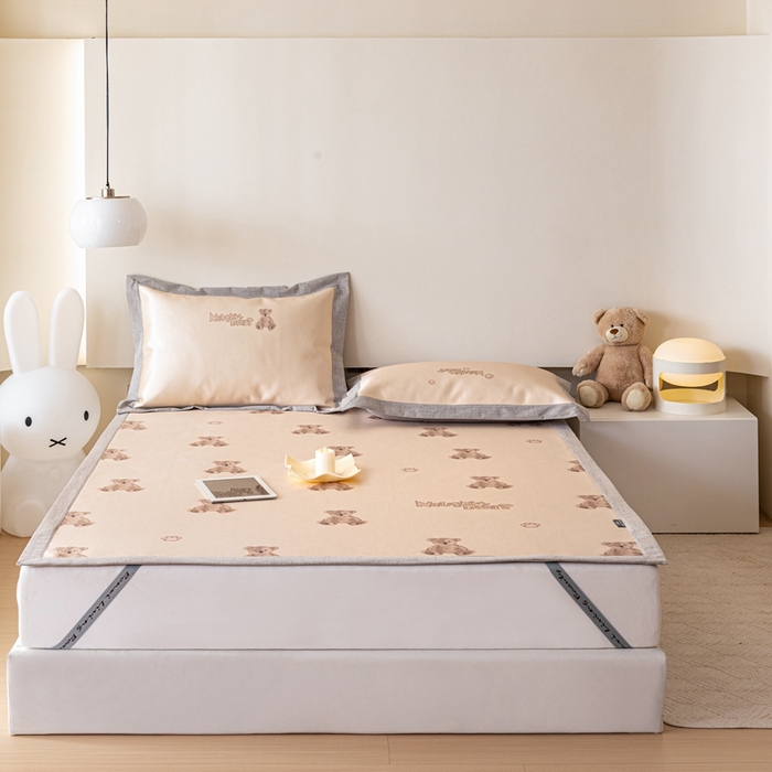 91家纺网 家纺一手货源 找家纺 本希家居 2023新款小清新卡通款冰丝席-床席款 泰迪熊