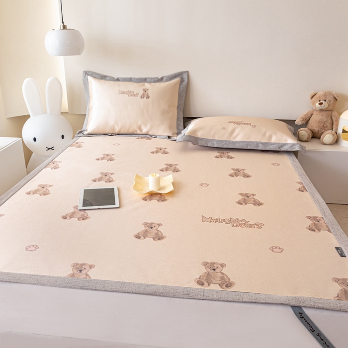 91家纺网 家纺一手货源 找家纺 本希家居 2023新款小清新卡通款冰丝席-床席款 泰迪熊