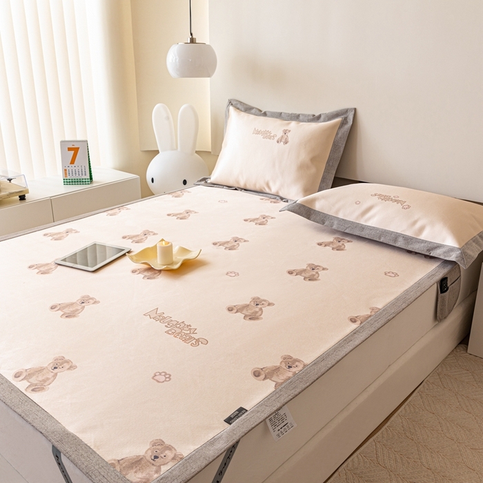 91家纺网 家纺一手货源 找家纺 本希家居 2023新款小清新卡通款冰丝席-床席款 泰迪熊