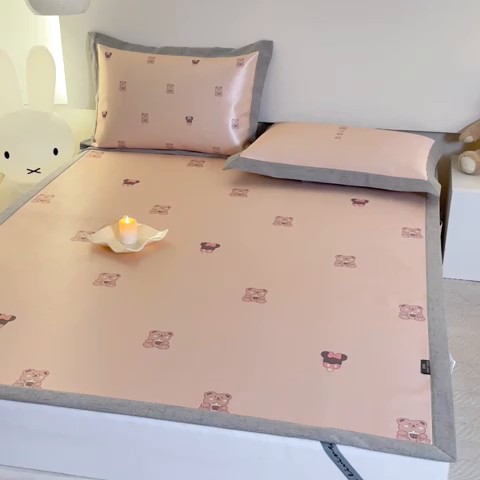 91家纺网 家纺一手货源 找家纺 本希家居 2023新款小清新卡通款冰丝席-床席款 茶杯熊