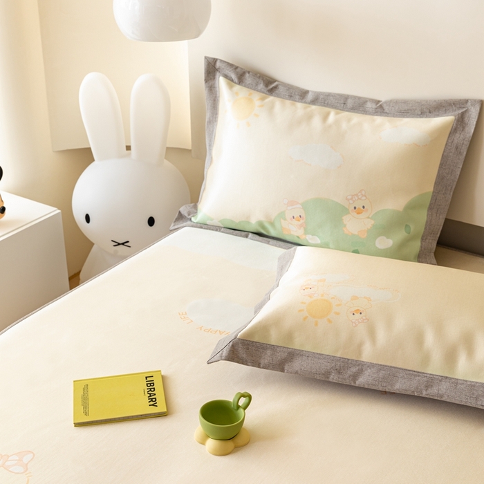 91家纺网 家纺一手货源 找家纺 本希家居 2023新款小清新卡通款 幸福一家—床笠