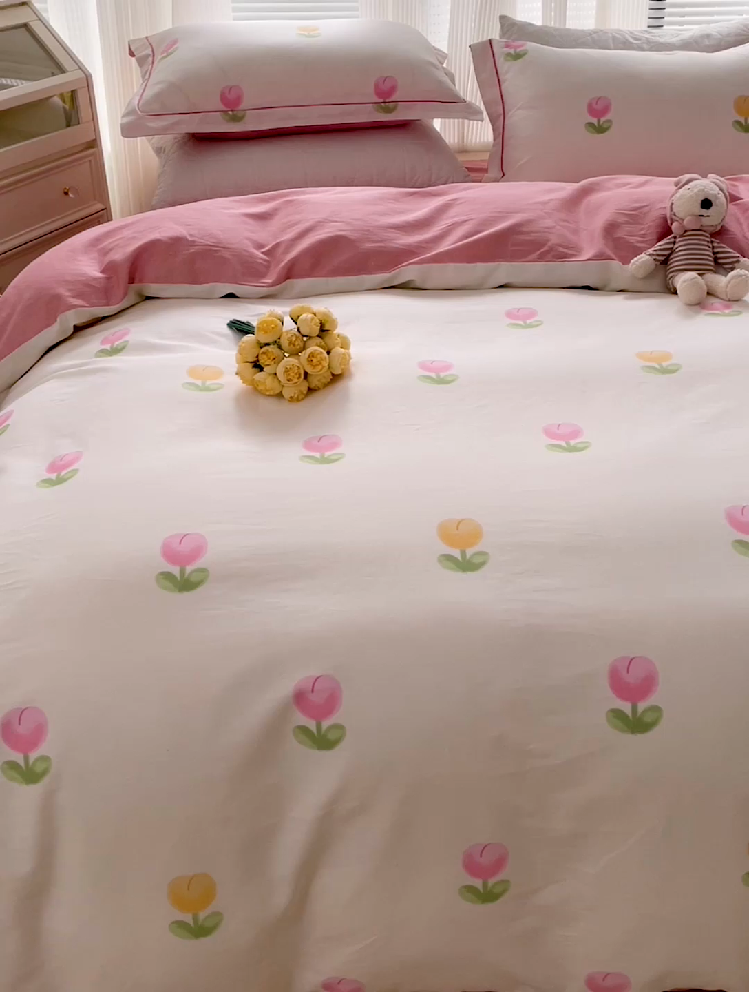 91家纺网 家纺一手货源 找家纺 乐童2024新款网红直播爆款吊边＋一字绣工艺款四件套（六） 粉郁香间