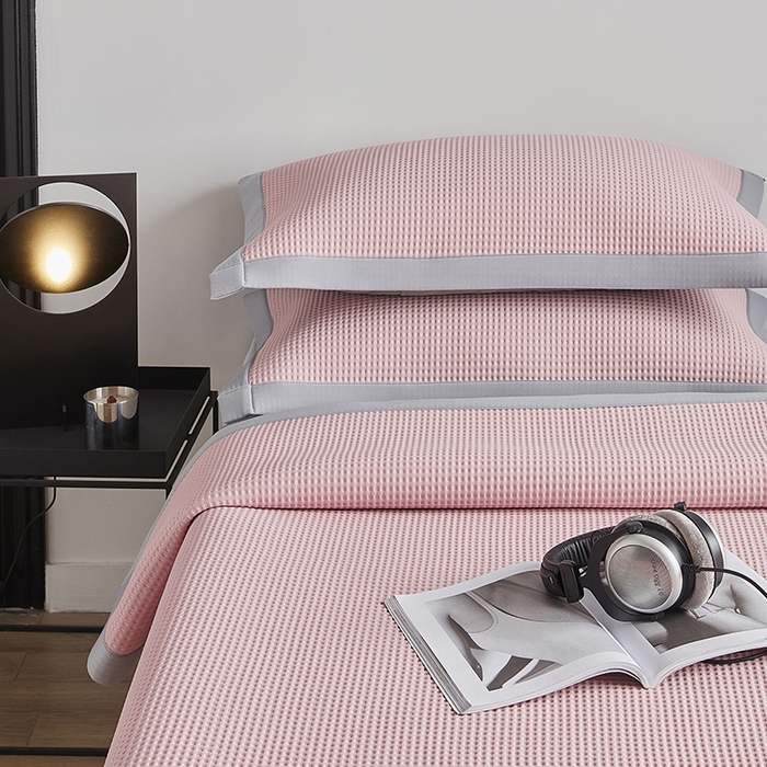 91家纺网 家纺一手货源 找家纺 慕尚 2025新款PE华夫格凉席+夏被 华夫格粉