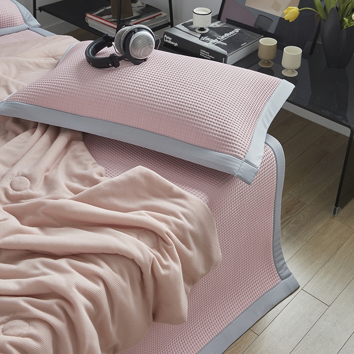 91家纺网 家纺一手货源 找家纺 慕尚 2025新款PE华夫格凉席+夏被 华夫格粉