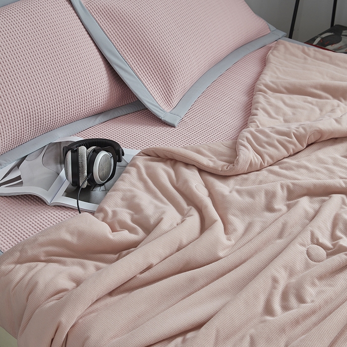 91家纺网 家纺一手货源 找家纺 慕尚 2025新款PE华夫格凉席+夏被 华夫格粉