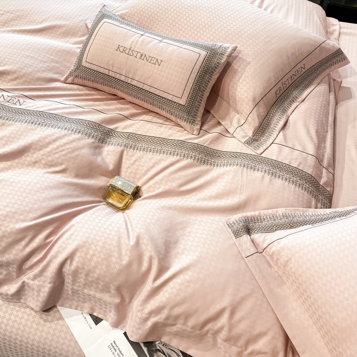 91家纺网 家纺一手货源 找家纺 安妮 2023新款简约提花刺绣四件套-缇娜夫人 缇娜夫人-粉