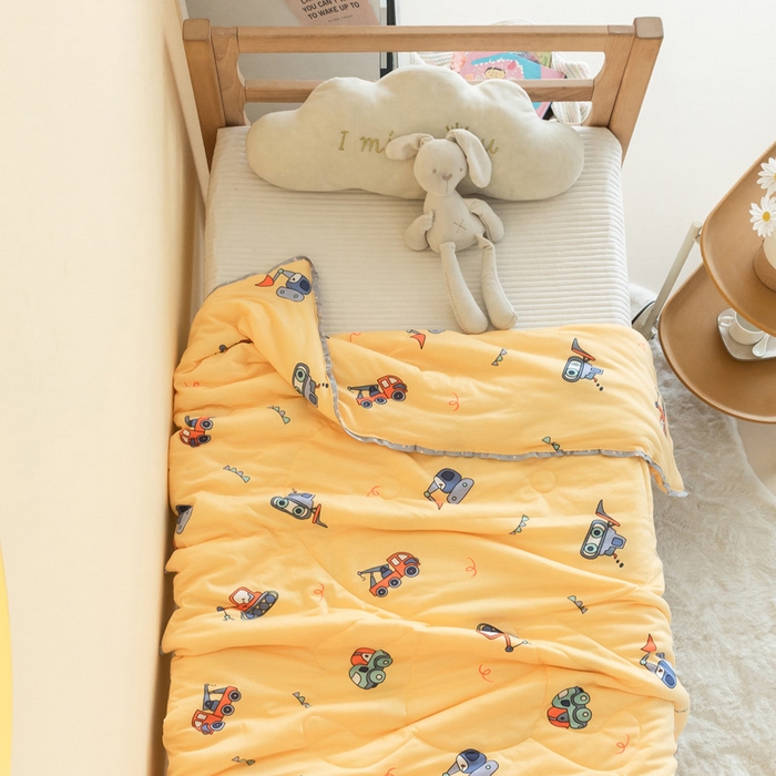 91家纺网 家纺一手货源 找家纺 喜多兔儿童家纺 2023年新款针织棉空调被 黄色挖掘机