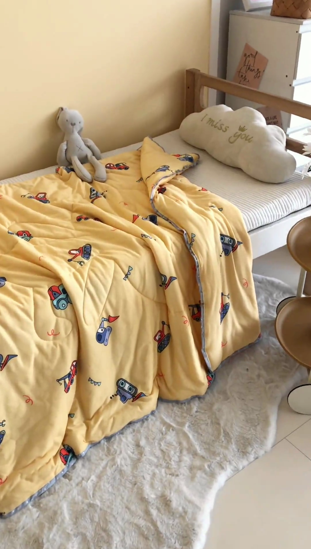 91家纺网 家纺一手货源 找家纺 喜多兔儿童家纺 2023年新款针织棉空调被 黄色挖掘机