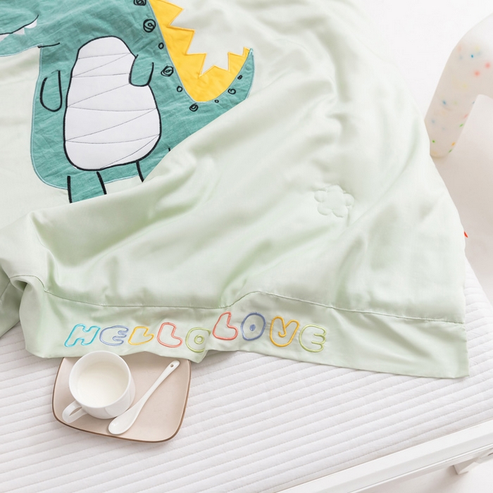 91家纺网 家纺一手货源 找家纺 喜多兔儿童家纺 2023年新款小欢喜莫代尔天丝空调被 绿色大嘴恐龙