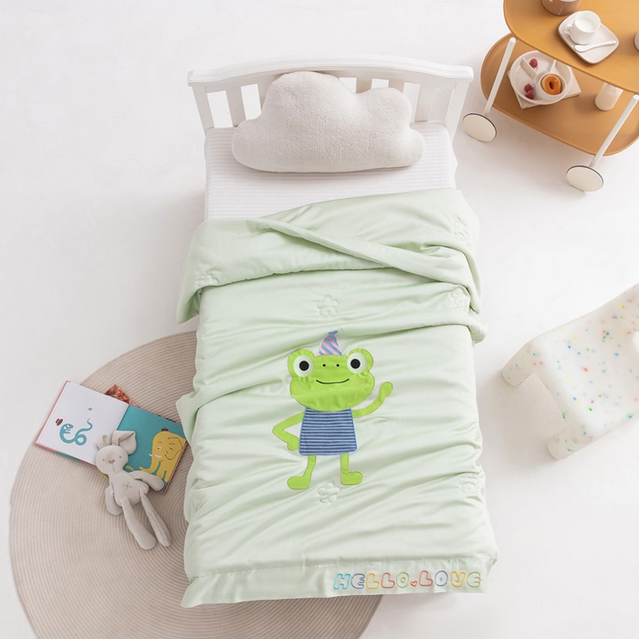 91家纺网 家纺一手货源 找家纺 喜多兔儿童家纺 2023年新款小欢喜莫代尔天丝空调被 绿色活力青蛙