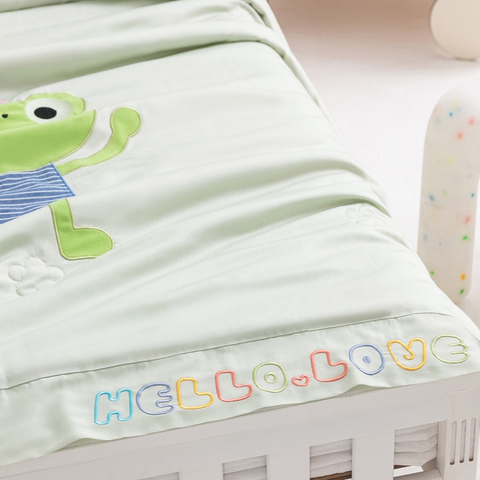 91家纺网 家纺一手货源 找家纺 喜多兔儿童家纺 2023年新款小欢喜莫代尔天丝空调被 绿色活力青蛙