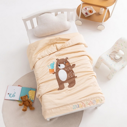 91家纺网 家纺一手货源 找家纺 喜多兔儿童家纺 2023年新款小欢喜莫代尔天丝空调被 黄色哈喽小熊