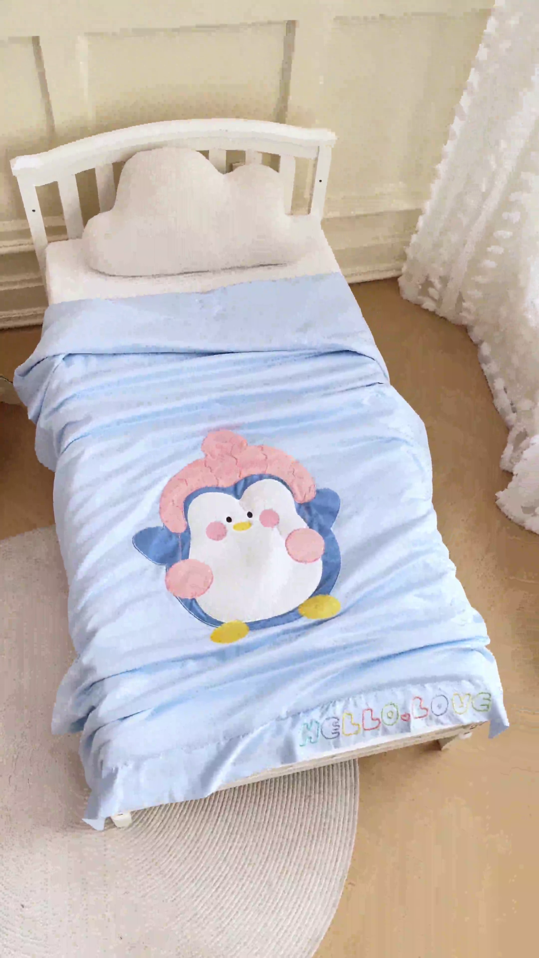 91家纺网 家纺一手货源 找家纺 喜多兔儿童家纺 2023年新款小欢喜莫代尔天丝空调被 蓝色舞动企鹅