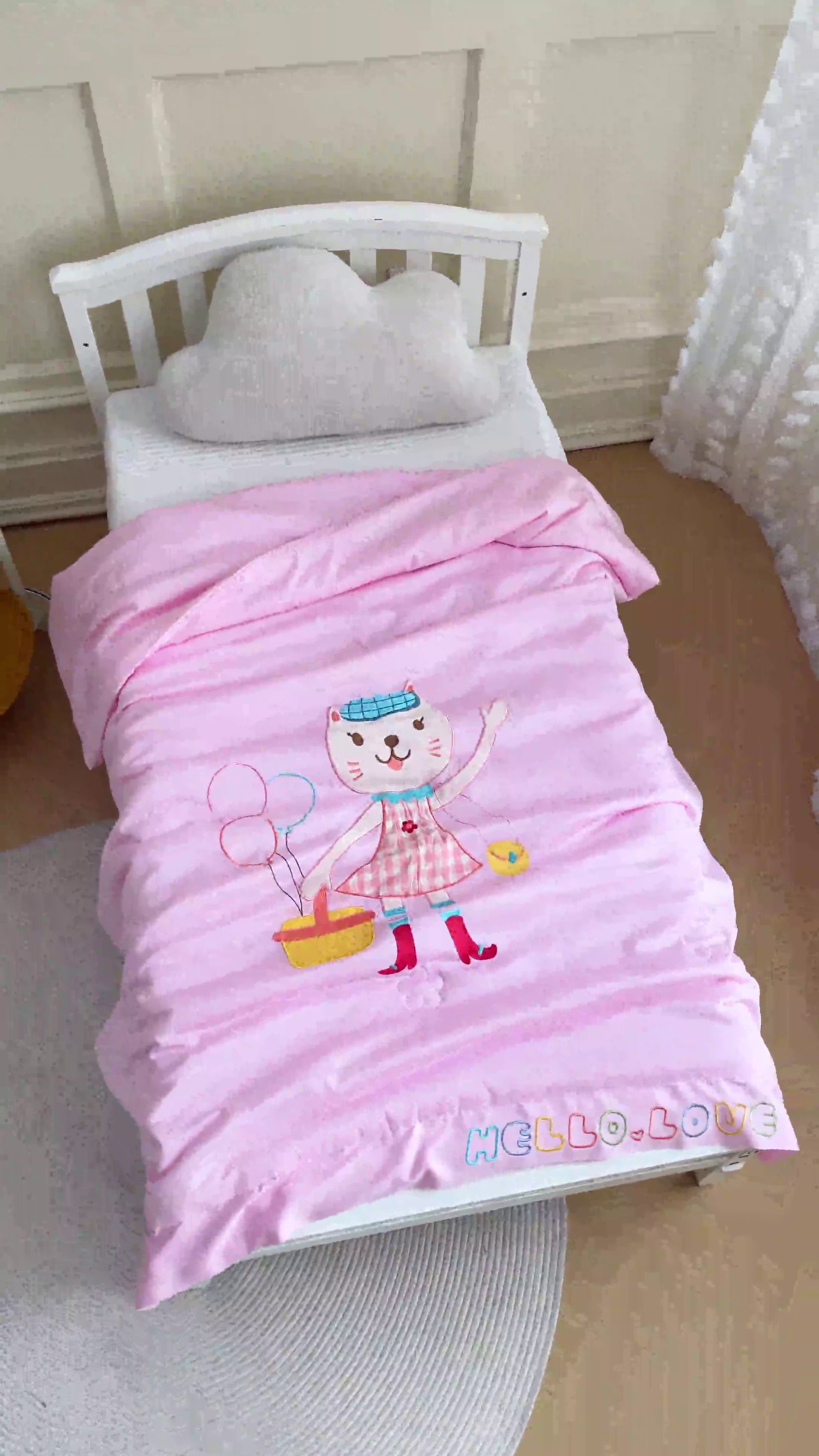 91家纺网 家纺一手货源 找家纺 喜多兔儿童家纺 2023年新款小欢喜莫代尔天丝空调被 粉色美丽小猫咪