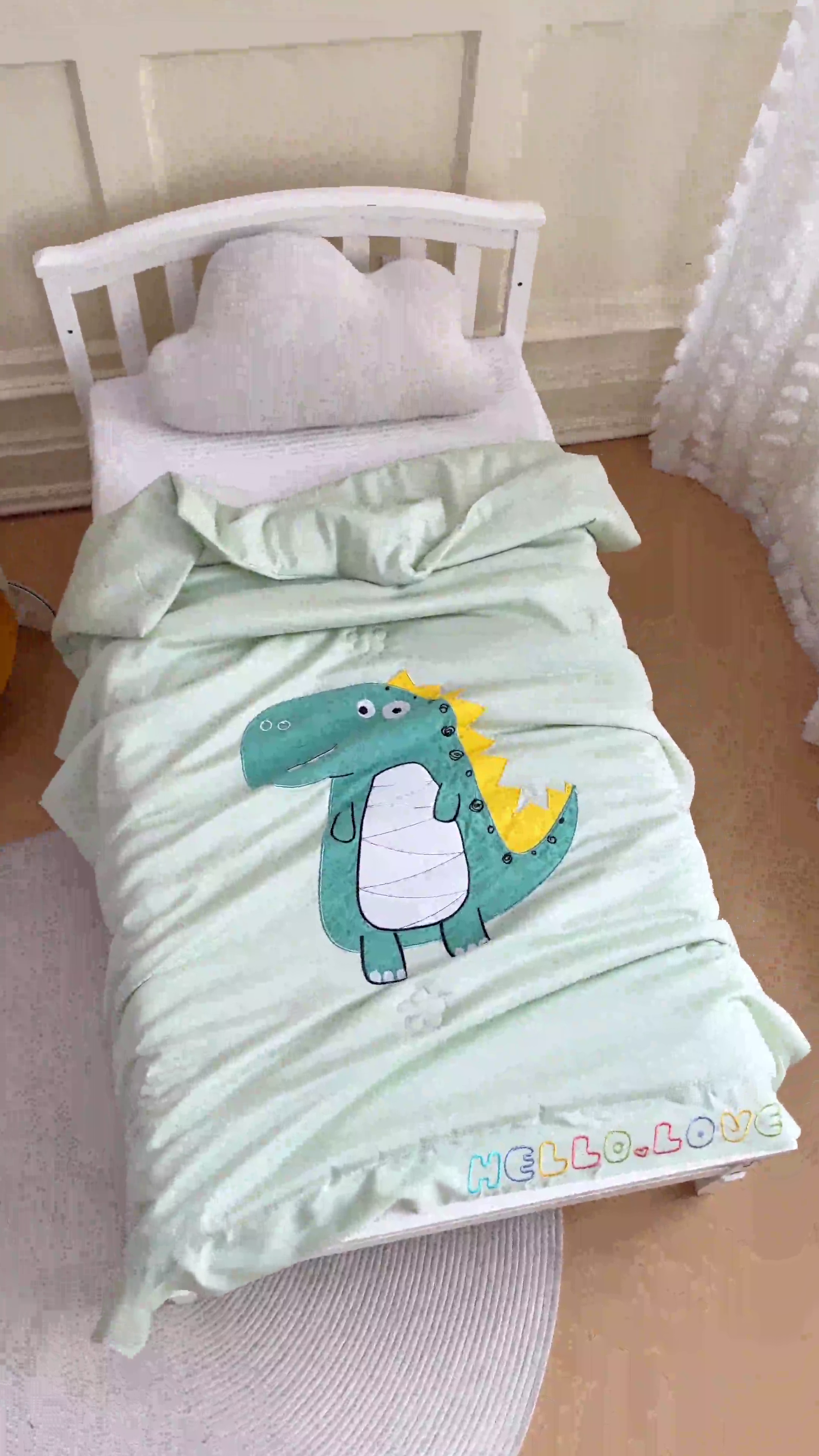 91家纺网 家纺一手货源 找家纺 喜多兔儿童家纺 2023年新款小欢喜莫代尔天丝空调被 绿色大嘴恐龙