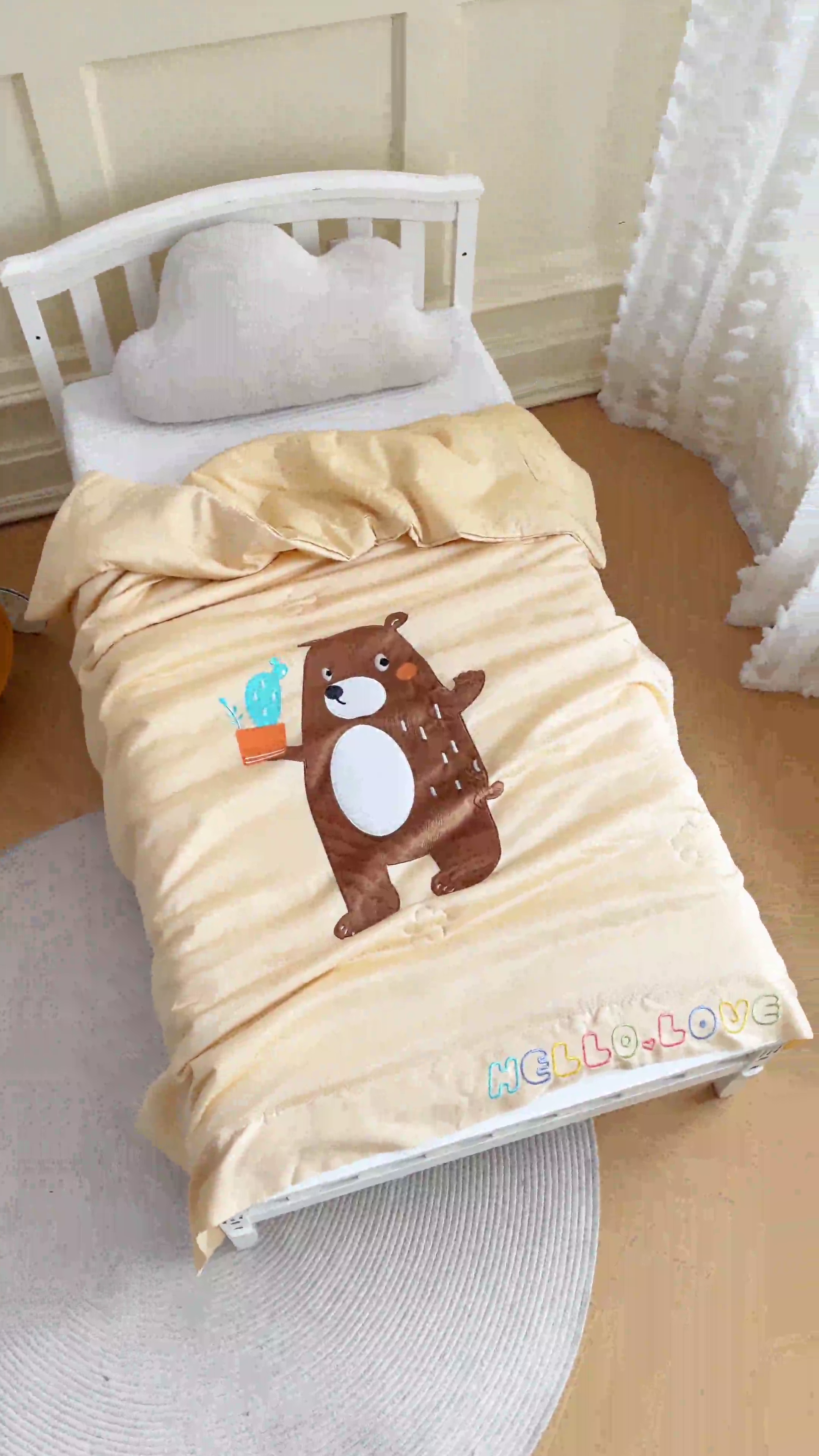 91家纺网 家纺一手货源 找家纺 喜多兔儿童家纺 2023年新款小欢喜莫代尔天丝空调被 黄色哈喽小熊