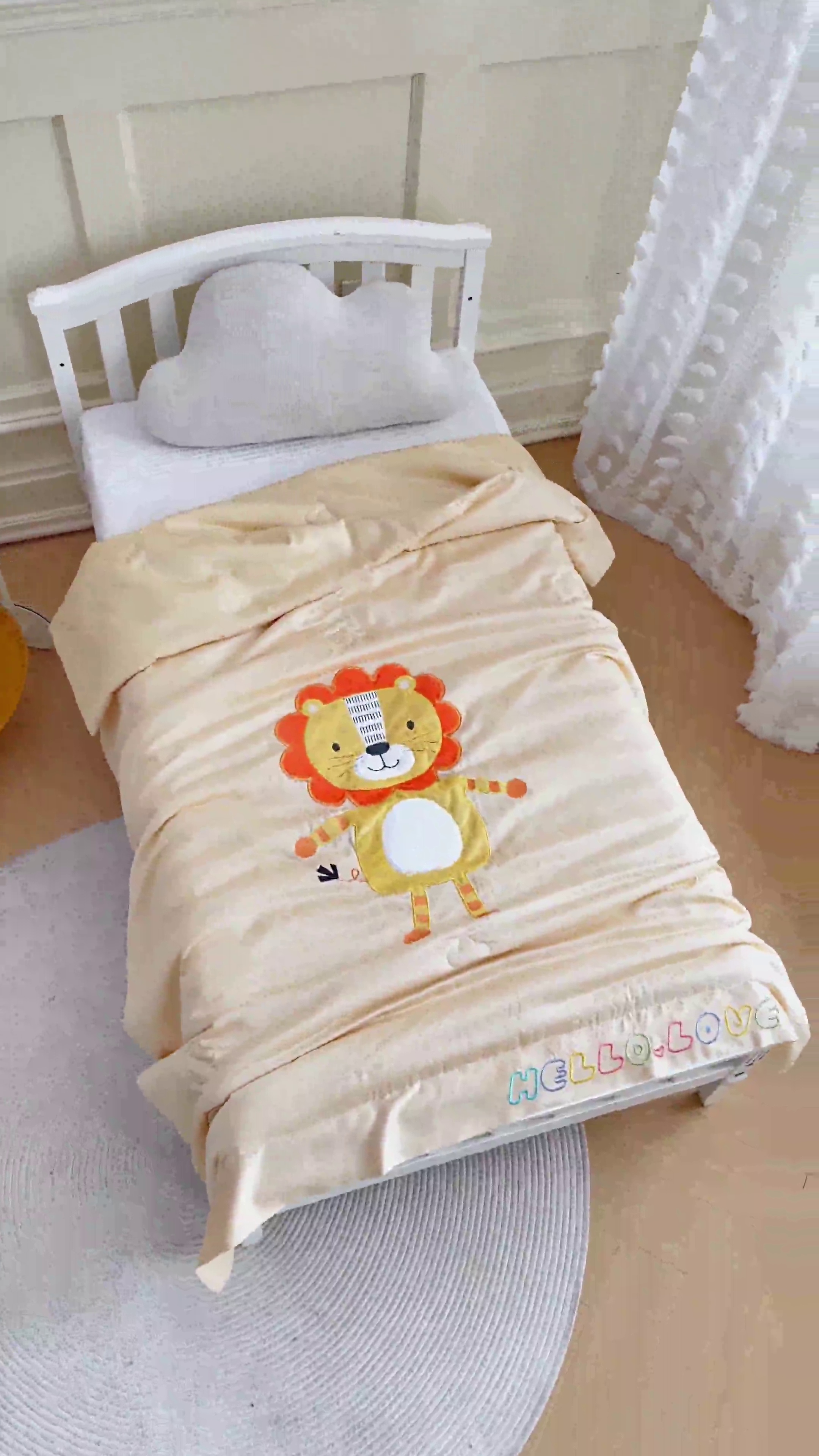 91家纺网 家纺一手货源 找家纺 喜多兔儿童家纺 2023年新款小欢喜莫代尔天丝空调被 黄色米宝小狮子