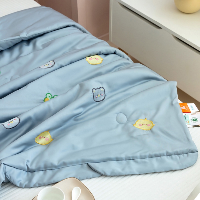 91家纺网 家纺一手货源 找家纺 喜多兔儿童家纺 2023年新款小甜蜜系列空调被 马卡龙灰色