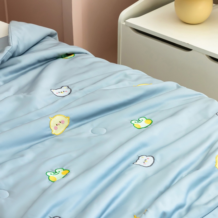 91家纺网 家纺一手货源 找家纺 喜多兔儿童家纺 2023年新款小甜蜜系列空调被 马卡龙灰色