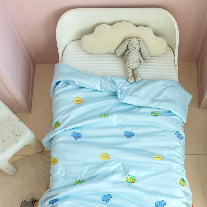 91家纺网 家纺一手货源 找家纺 喜多兔儿童家纺 2023年新款小甜蜜系列空调被 马卡龙蓝色