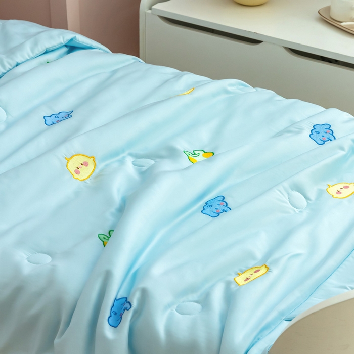 91家纺网 家纺一手货源 找家纺 喜多兔儿童家纺 2023年新款小甜蜜系列空调被 马卡龙蓝色