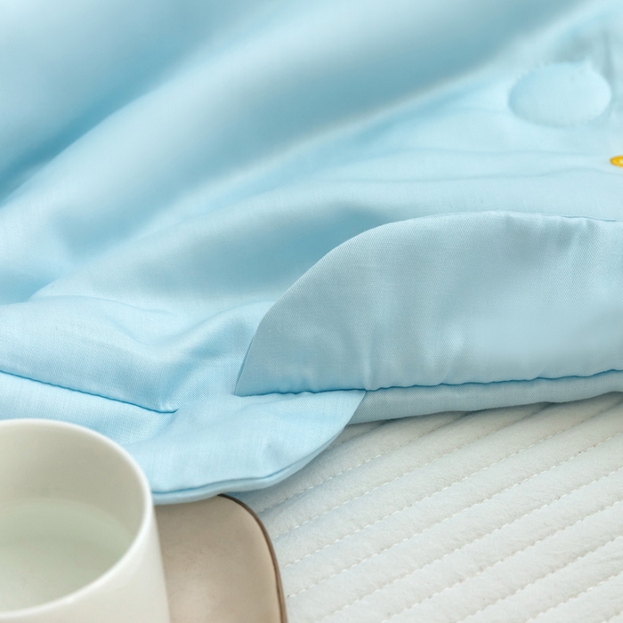 91家纺网 家纺一手货源 找家纺 喜多兔儿童家纺 2023年新款小甜蜜系列空调被 马卡龙蓝色