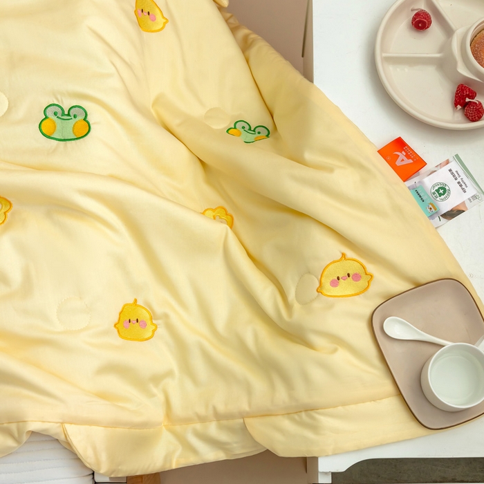 91家纺网 家纺一手货源 找家纺 喜多兔儿童家纺 2023年新款小甜蜜系列空调被 马卡龙黄色