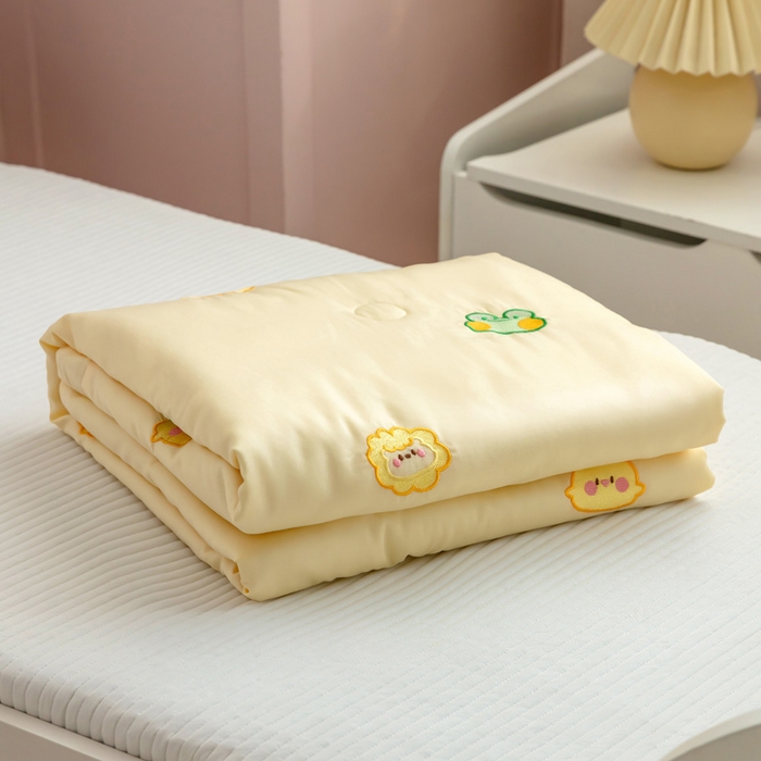 91家纺网 家纺一手货源 找家纺 喜多兔儿童家纺 2023年新款小甜蜜系列空调被 马卡龙黄色
