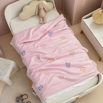 91家纺网 家纺一手货源 找家纺 喜多兔儿童家纺 2023年新款小甜蜜系列空调被 粉色兔兔儿