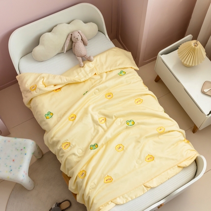 91家纺网 家纺一手货源 找家纺 喜多兔儿童家纺 2023年新款小甜蜜系列空调被 马卡龙黄色