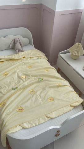 91家纺网 家纺一手货源 找家纺 喜多兔儿童家纺 2023年新款小甜蜜系列空调被 马卡龙黄色
