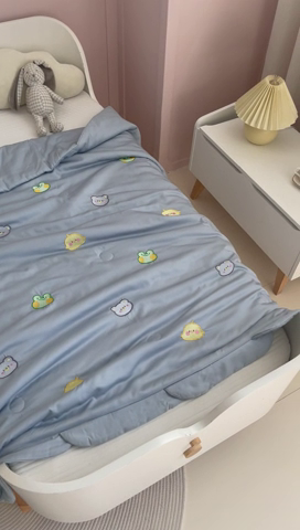 91家纺网 家纺一手货源 找家纺 喜多兔儿童家纺 2023年新款小甜蜜系列空调被 马卡龙灰色