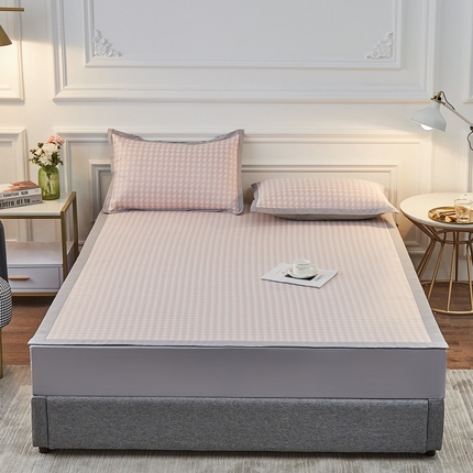 91家纺网 家纺一手货源 找家纺 耀悦家纺 2023新款冰丝凉席三件套千鸟格 浅粉