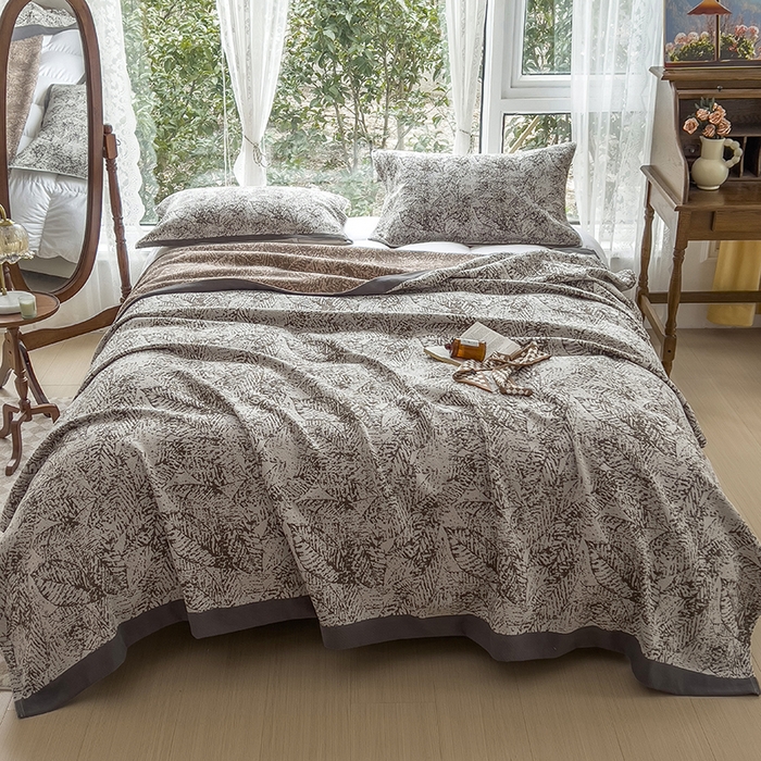 91家纺网 家纺一手货源 找家纺 棠薇2023全棉纱布四层编织盖毯床盖三件套纱布凉席毛巾被夏被一叶知秋灰