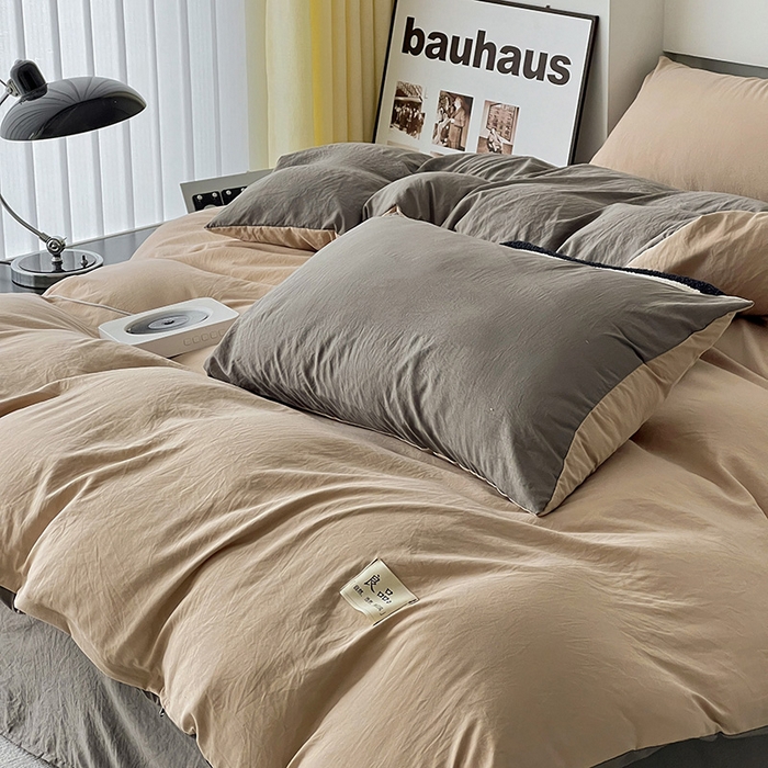 91家纺网 家纺一手货源 找家纺 优色良品家纺 2023新款博主风90克超柔水洗棉双拼四件套 中驼+浅灰