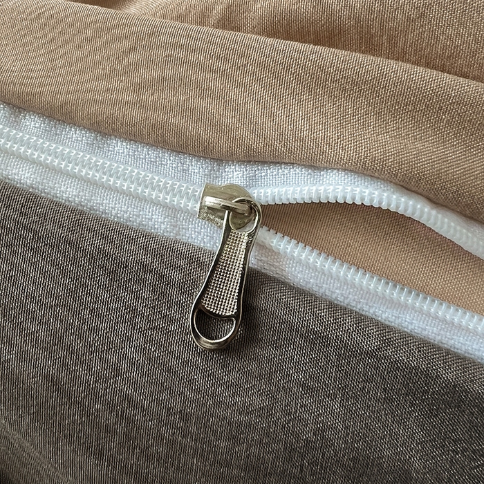 91家纺网 家纺一手货源 找家纺 优色良品家纺 2023新款博主风90克超柔水洗棉双拼四件套 中驼+浅灰