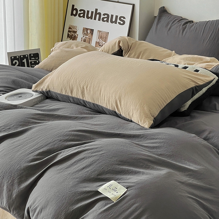 91家纺网 家纺一手货源 找家纺 优色良品家纺 2023新款博主风90克超柔水洗棉双拼四件套 深灰+中驼