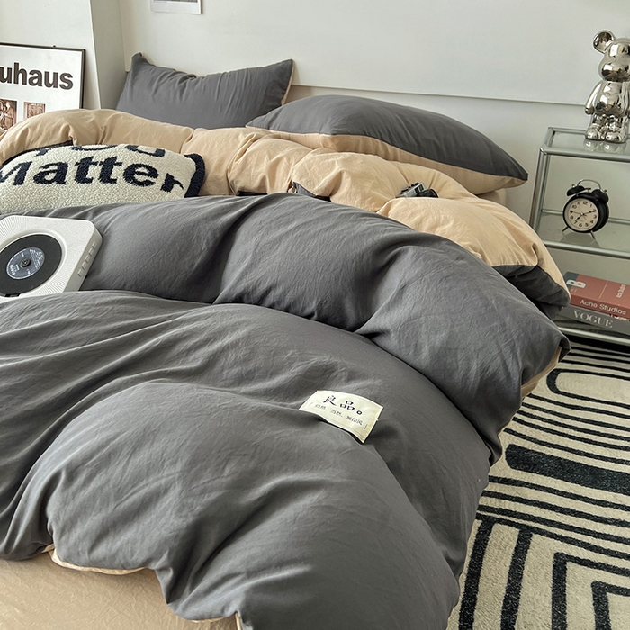 91家纺网 家纺一手货源 找家纺 优色良品家纺 2023新款博主风90克超柔水洗棉双拼四件套 深灰+中驼