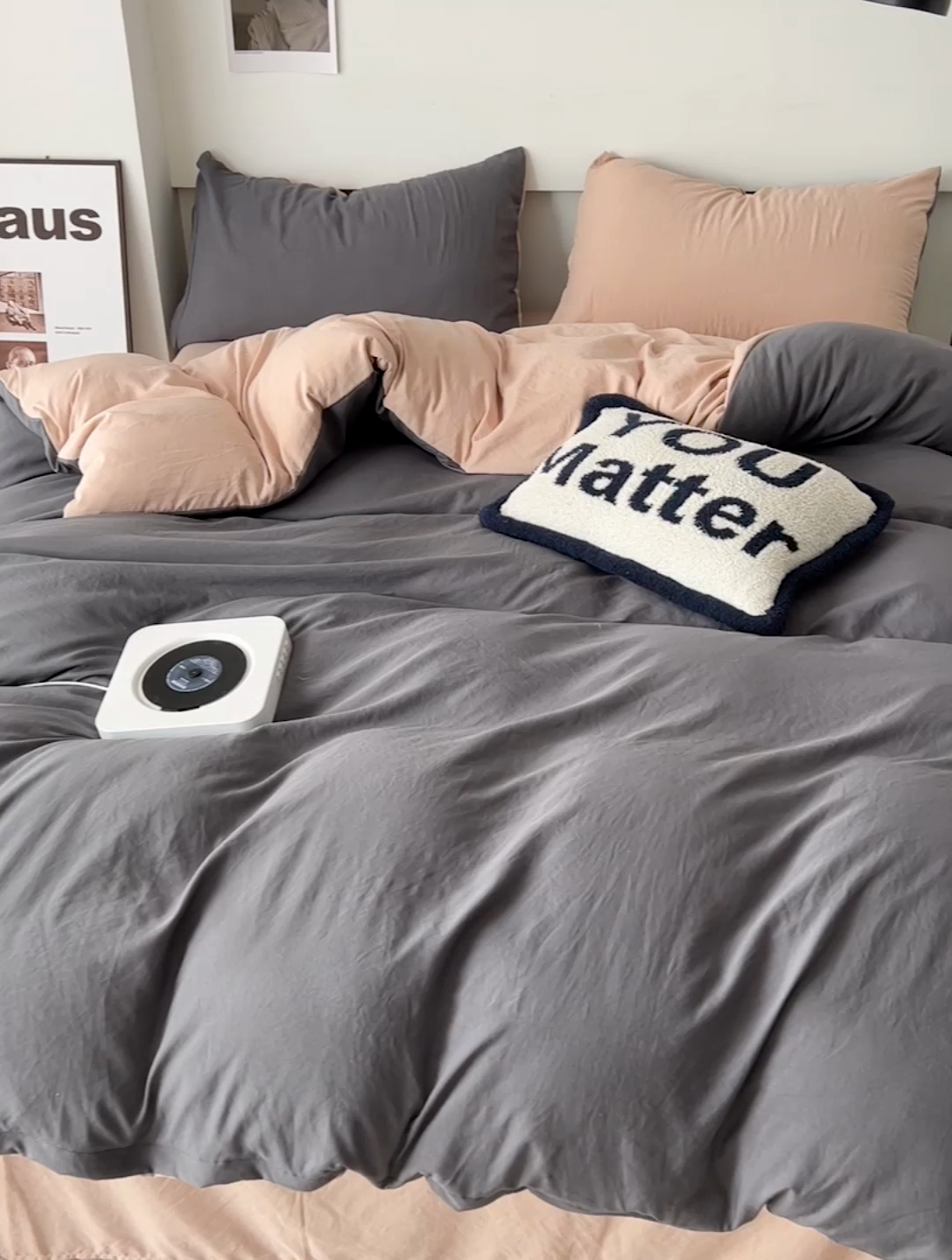 91家纺网 家纺一手货源 找家纺 优色良品家纺 2023新款博主风90克超柔水洗棉双拼四件套 深灰+中驼