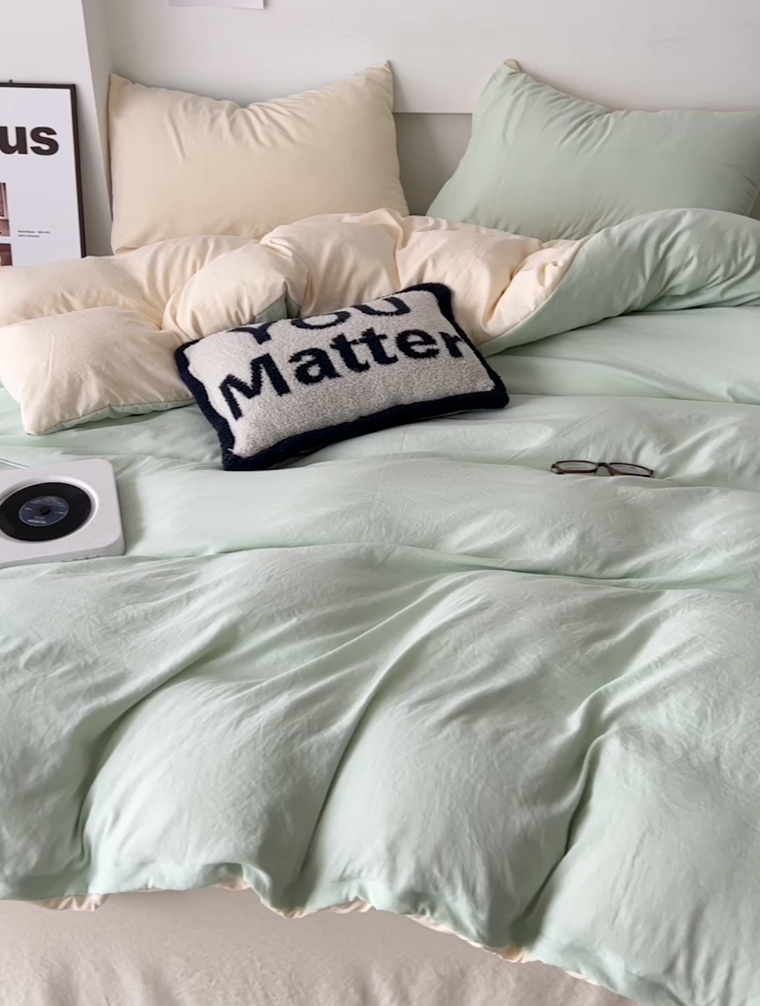 91家纺网 家纺一手货源 找家纺 优色良品家纺 2023新款博主风90克超柔水洗棉双拼四件套 藻绿+米黄