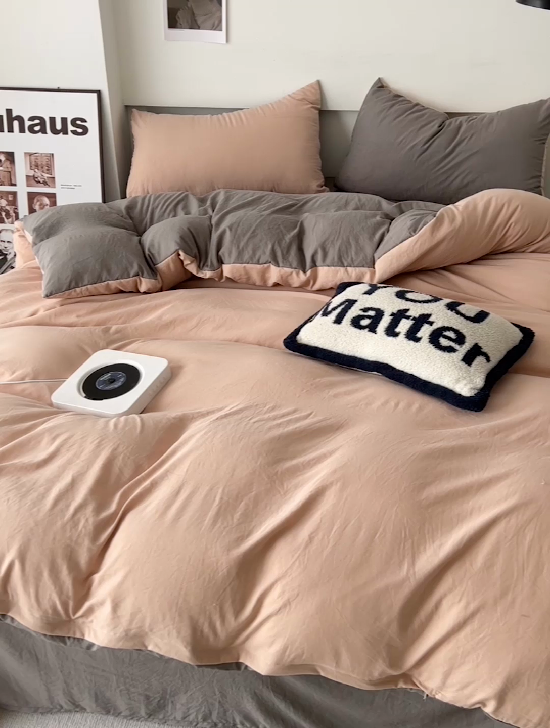 91家纺网 家纺一手货源 找家纺 优色良品家纺 2023新款博主风90克超柔水洗棉双拼四件套 中驼+浅灰