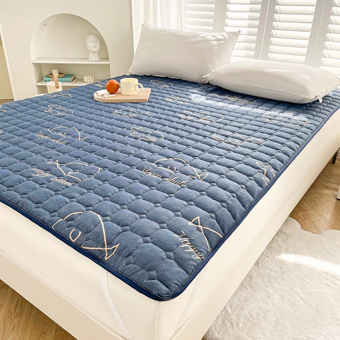 91家纺网 家纺一手货源 找家纺 富威堡2023新款A类棉花床垫床褥子床护垫夹棉防滑可机洗床盖床垫软席款 小鲸鱼