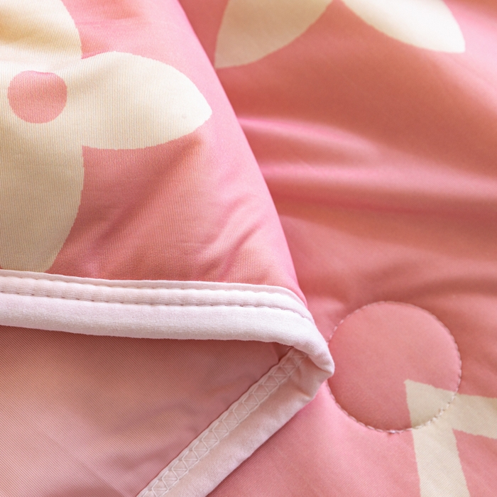 91家纺网 家纺一手货源 找家纺 摩卡 2024新品冰激凌大豆夏被 天使熊粉